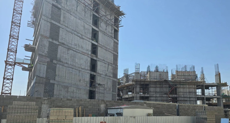 Main entrance and landscaped plaza area of BURJ QARAR office development in Riyadh.